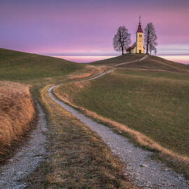 Guiding line by Piotr Skrzypiec