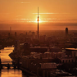 Berlin - Eclipse by Jean Claude Castor