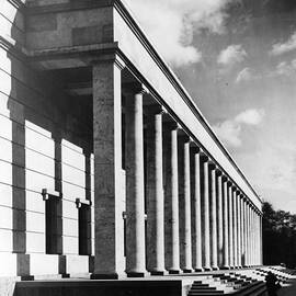 German Art Museum by Fox Photos