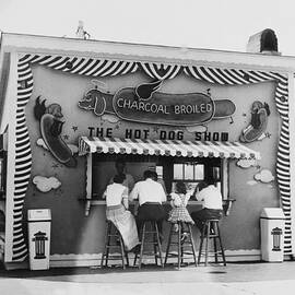 Hot Dog Stand At Los Angeles In by Keystone-france