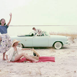 Models in Jantzen Beach Clothing by Leombruno-Bodi