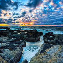 Storm Arrival by Robert Bynum