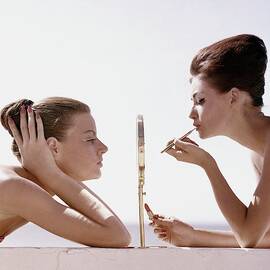 Women With A Mirror by Leombruno-Bodi